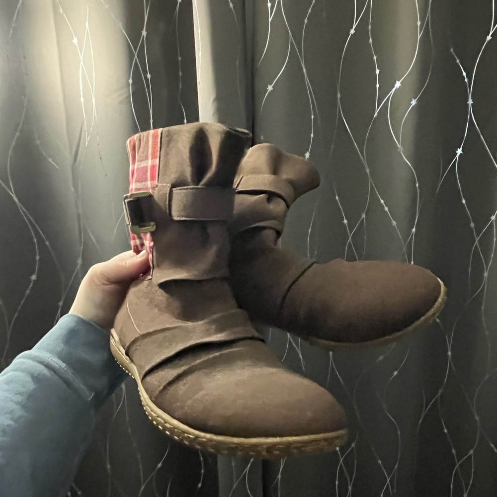 Patagonia Kula Buckle Performance Espresso Plaid Boots Zipper Suede women’s sz 9